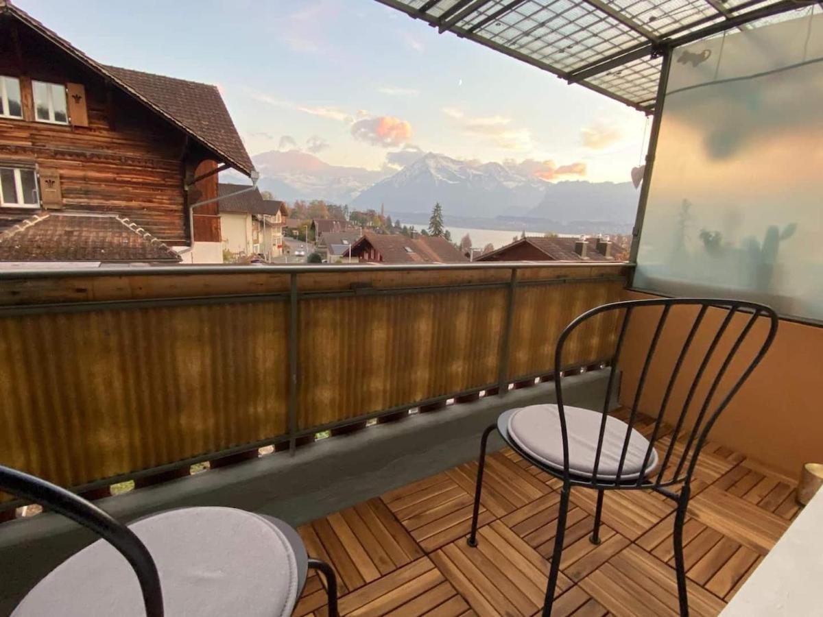 Schoene Ferienwohnung Mit Seeblick Thun Exteriör bild