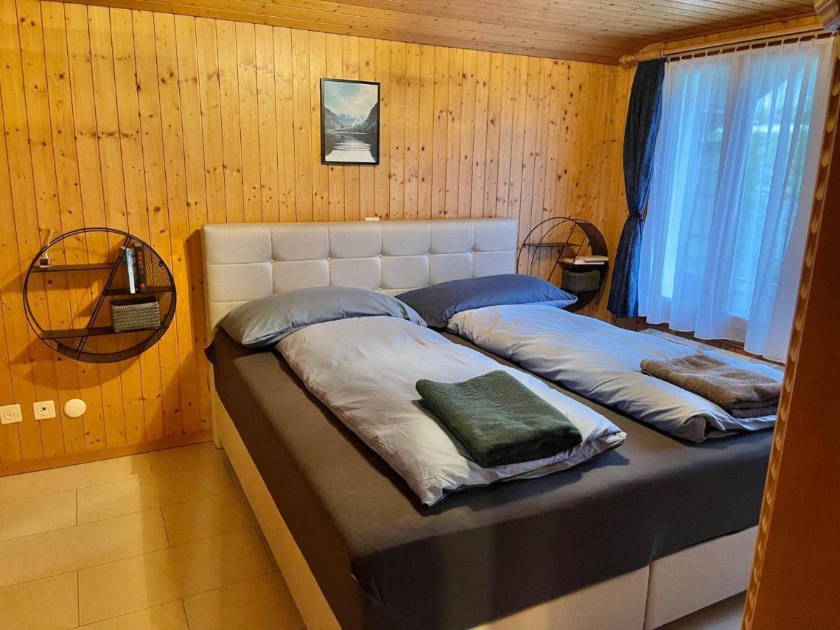 Schoene Ferienwohnung Mit Seeblick Thun Exteriör bild