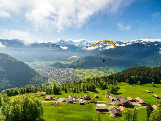 Schoene Ferienwohnung Mit Seeblick Thun Exteriör bild